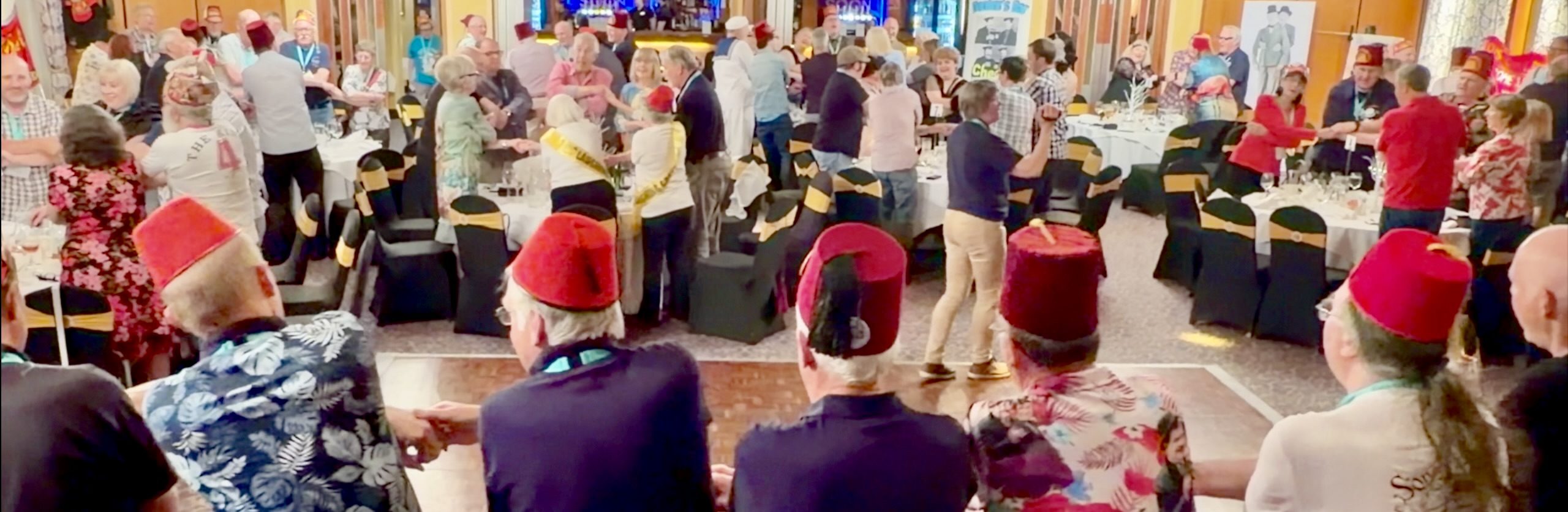 44. UK Conventionin juhlasali Norwichissa täynnä fetsipäisiä osallistujia